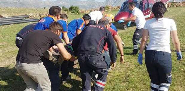 Yaralı işçi ambulans helikopterle kurtarıldı