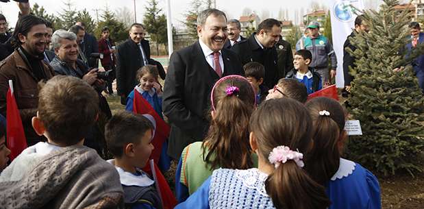 GENÇLER İÇİN AFYONKARAHİSAR’DA EĞİTİME DEV YATIRIM”