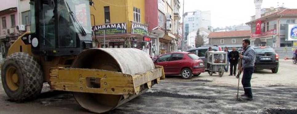 Sandıklı'da bozulan  yollar düzenleniyor