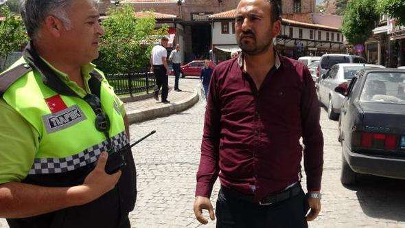 11 yıldır protez ellerle ve ehliyetsiz araç kullanan sürücü, polise yakalandı