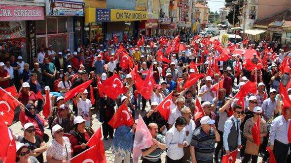 Dinar'da kardeşlik yürüyüşü