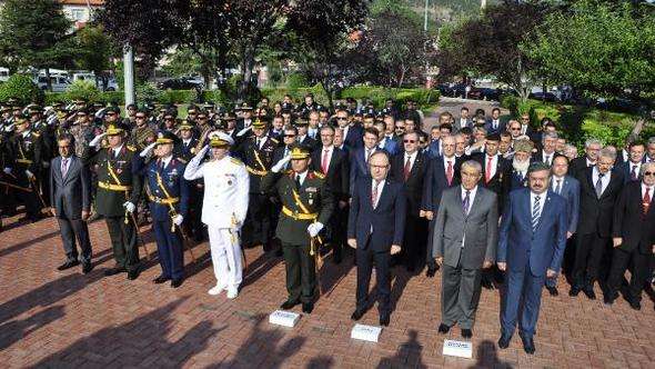 Afyonkarahisar'da Zafer Bayramı töreni