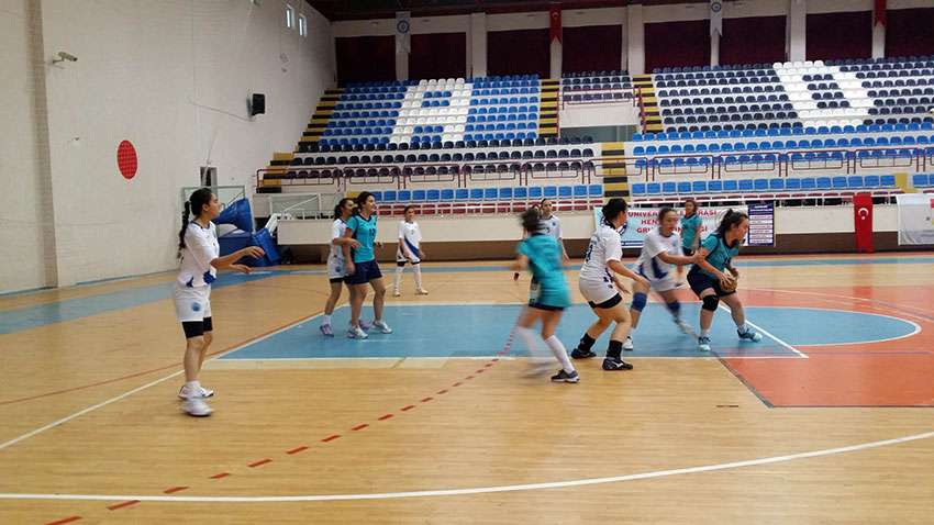 AKÜ Bayan Hentbol Takımı birinci lige yükseldi