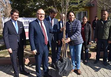 Vali Mustafa Tutulmaz Fidan Dağıtım Töreni’ne Katıldı