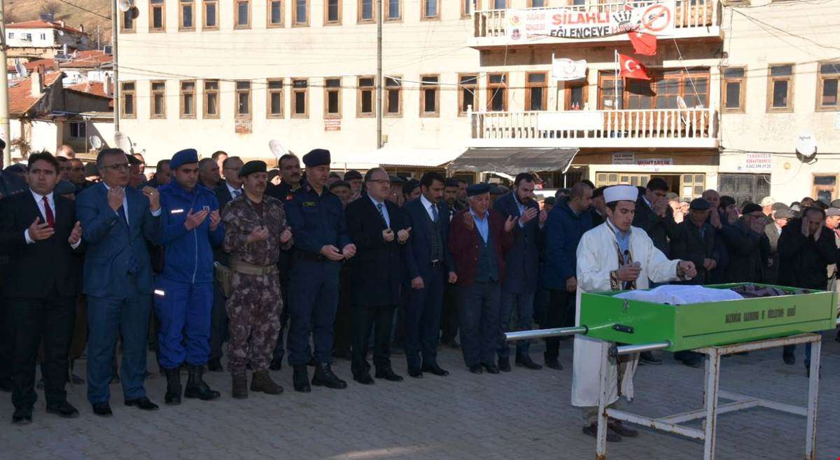 Şehit Nurullah Oymak'ın annesi son yolculuğuna uğurlandı