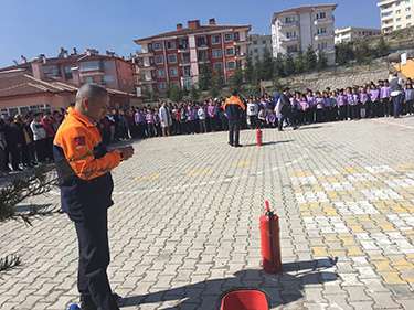 Ekrem Yavuz Ortaokulu’nda deprem ve yangın tatbikatı