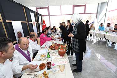 LEZZETLER KARAYOLLARI PARKINDA YARIŞTI