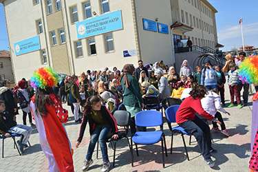 AFYONKARAHİSAR GENÇLİK MERKEZİ BEYYAZI’DA GENÇLERLE BULUŞTU