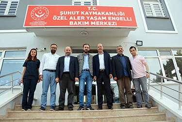 AK Parti İl Başkanı Sezen engelli bakım merkezini ziyaret etti