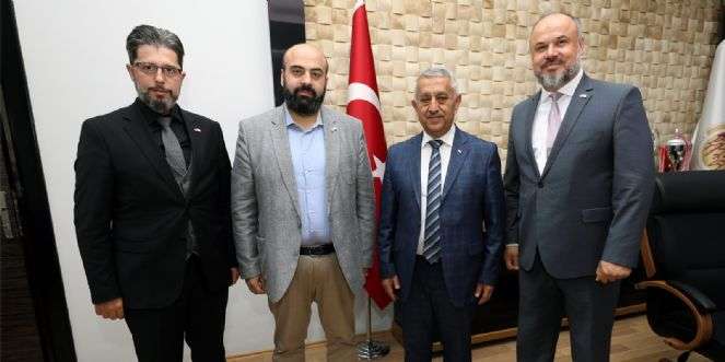 YEŞİLAY'DAN BAŞKAN ZEYBEK'E ZİYARET