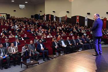 EĞİTİMDE YENİ PARADİGMALAR KONFERANSI VERİLDİ