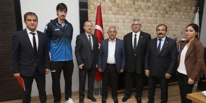 VOLEYBOL TAKIMI YÖNETİCİLERİNDEN ZİYARET