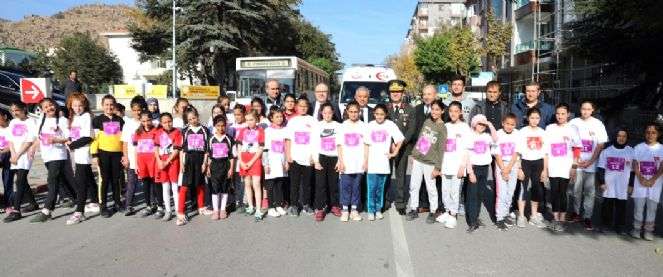 ATLETLER ATATÜRK YOL KOŞUSU'NDA TER DÖKTÜ