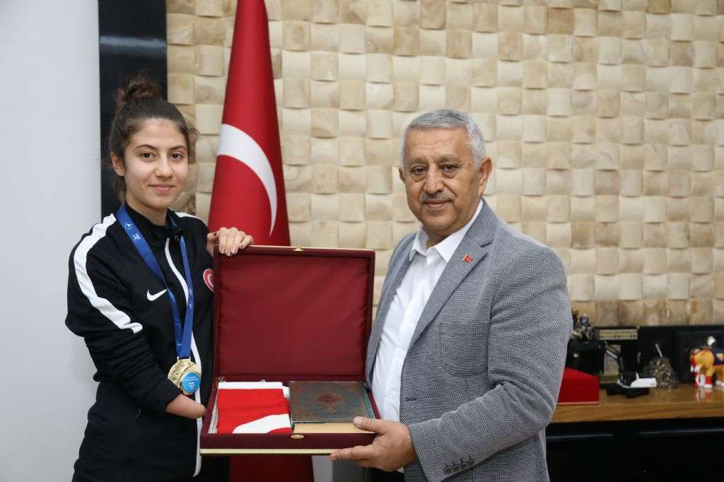 AVRUPA ŞAMPİYONU MERYEM BETÜL ÇAVDAR’DAN ZİYARET