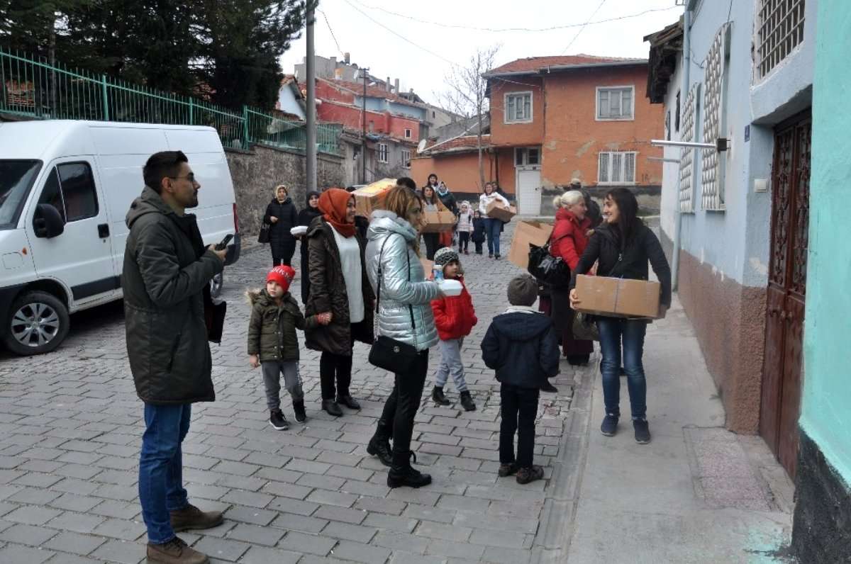 Miniklerden ihtiyaç sahiplerine yardım kolisi