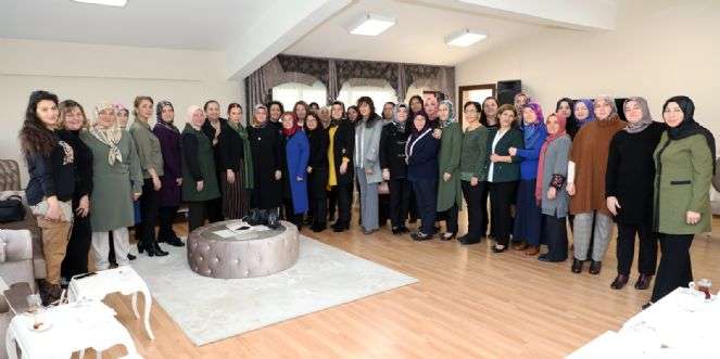 SEVİM ZEYBEK DAİRE MÜDÜRÜ EŞLERİYLE BULUŞTU