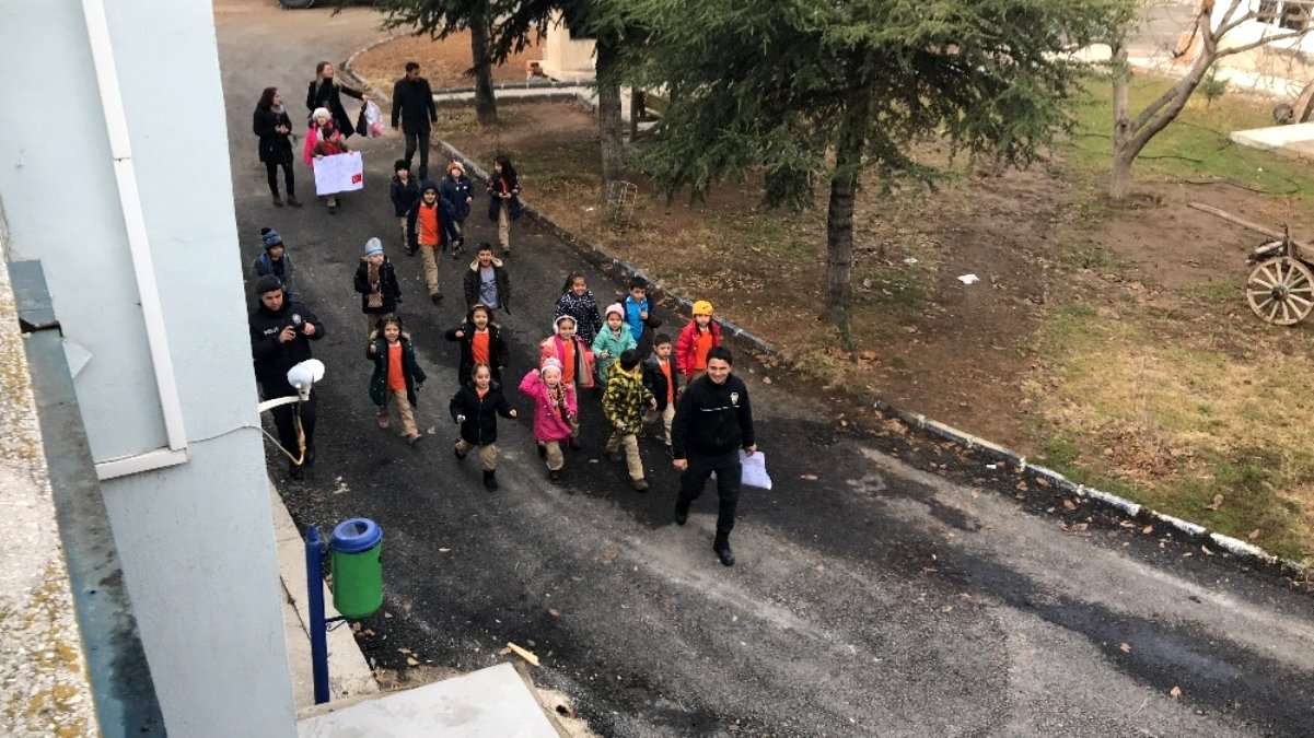 Çevik kuvvet personelini duygulandıran ziyaret