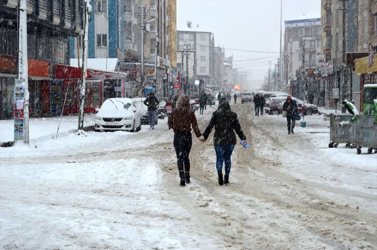 Afyonkarahisar ın Çobanlar ilçesinde eğitime kar engeli