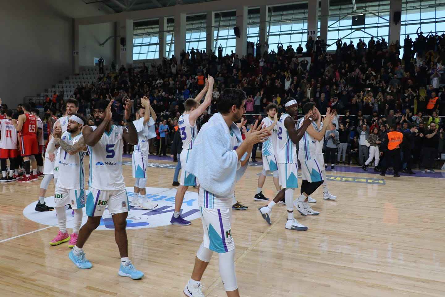 Basketbol'da Bahçeşehir'i devirdik