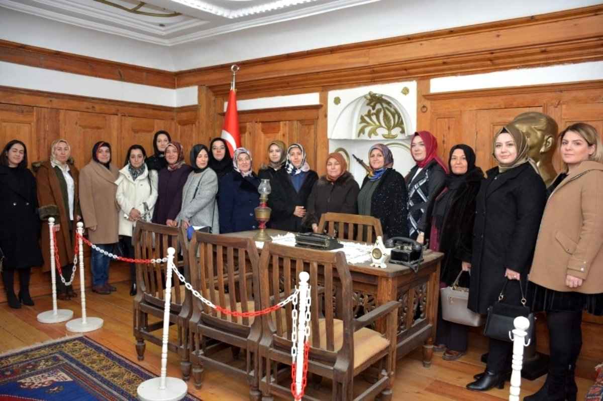 Başkan eşlerinden Atatürk Evi ne ziyaret