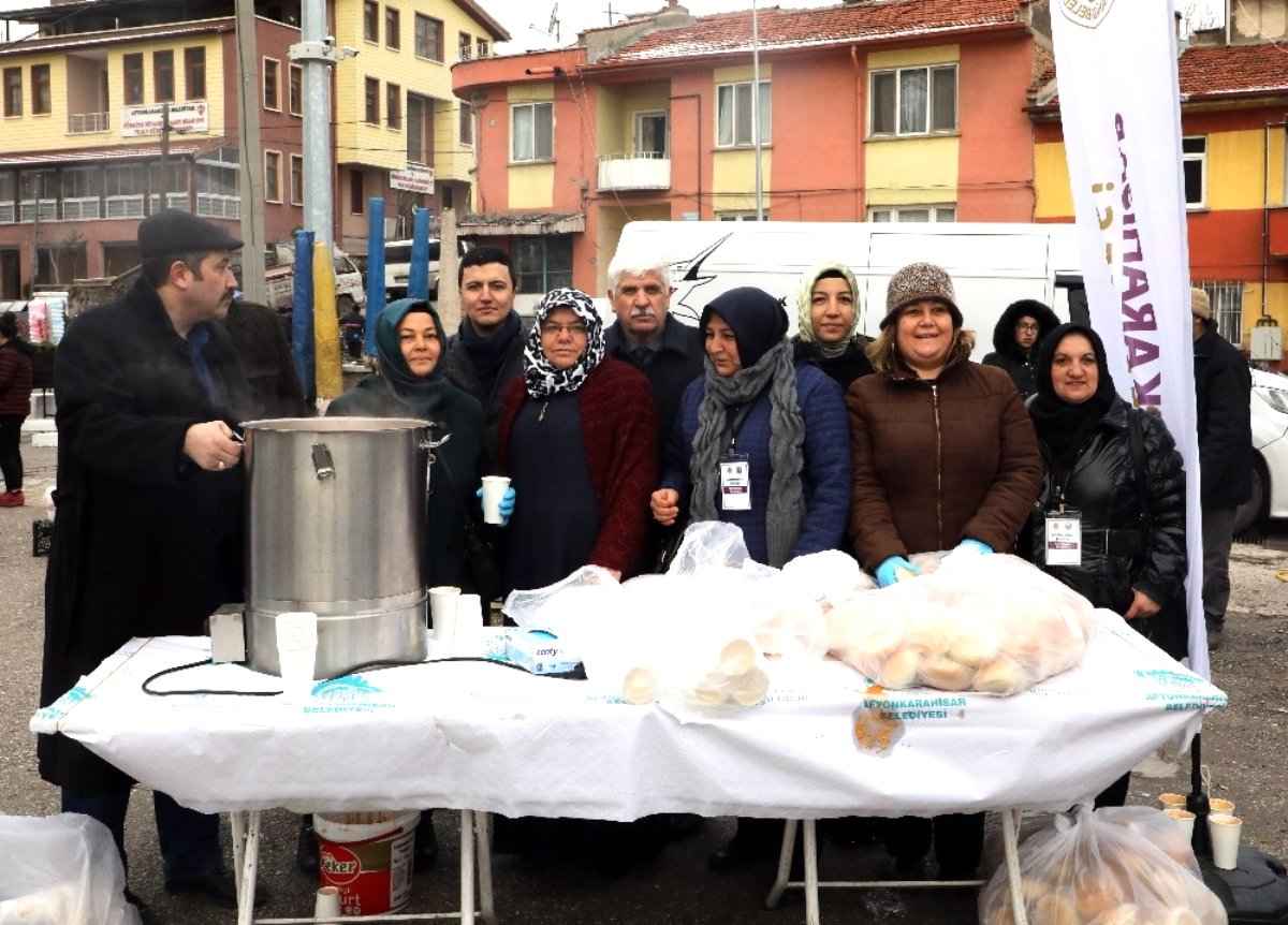 Pazar esnafının içini ısıtan ikram