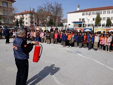 AFAD, öğrencilere yangın ve deprem eğitimlerine devam ediyor