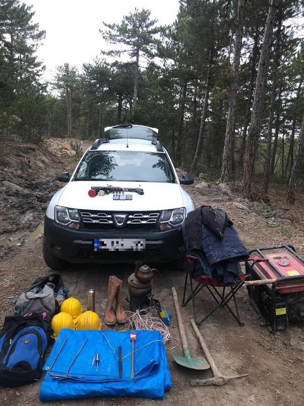 Afyon'da kaçak kazı yapan 4 şahıs yakalandı!