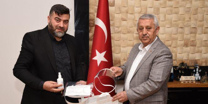 BAŞKAN ZEYBEK, BERBER VE KUAFÖR ESNAFININ YANINDA?