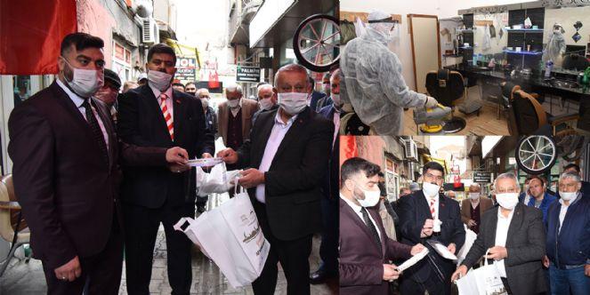 AFYONKARAHİSAR’DA BERBERVE KUUFÖR SALONLARI DEZENFEKTE EDİLİYOR