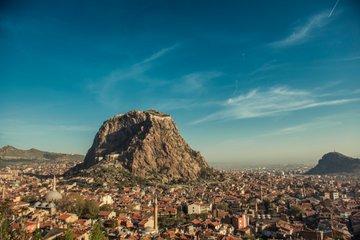 Asırlardan bugüne şehir merkezinde tüm heybetiyle dimdik ayakta