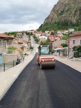 Yol ve kaldırım çalışmaları devam ediyor