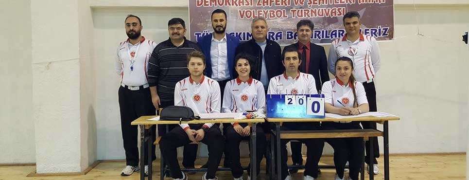 ''15 Temmuz Demokrasi Zaferi ve Şehitleri Anma'' voleybol turnuvası başladı