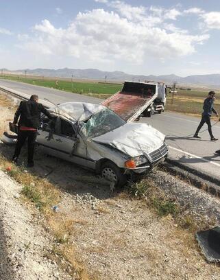 Otomobil refüje çıktı, sürücü yaralandı