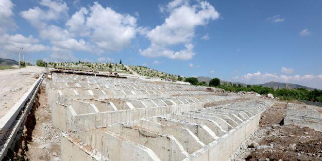 BAYRAKTEPE MEZARLIĞINDA YAPILI KABİRLER TAHSİSE SUNULUYOR