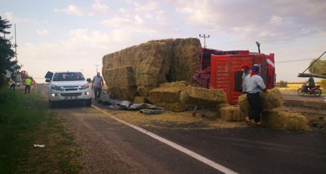 Freni boşalan kamyon, orta refüje çarparak yan yattı