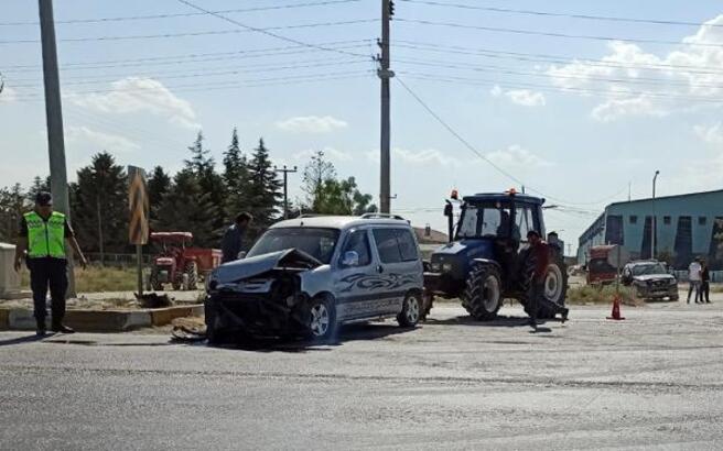 Kavşaktaki kazadan sürücüler yara almadan kurtuldu