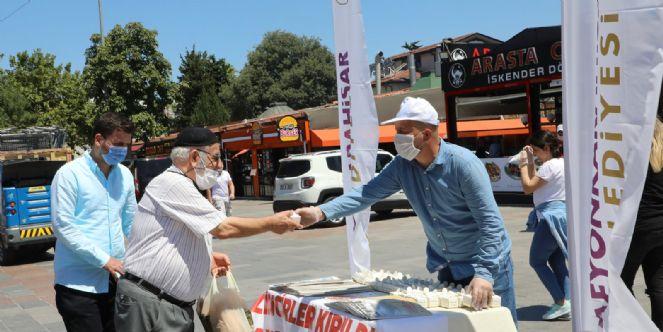 İSTANBUL´DA AYASOFYA CAMİİ´NİN AÇILIŞI NEDENİYLE LOKUM DAĞITTIK