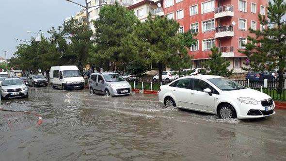 Afyonkarahisar'da sağanak etkili oldu