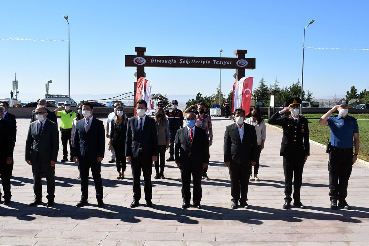 Giresunlular Şehitliği Çelenk Koyma Töreni