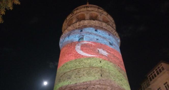 Galata Kulesi'nde Azerbaycan için ışıklandırma yapıldı