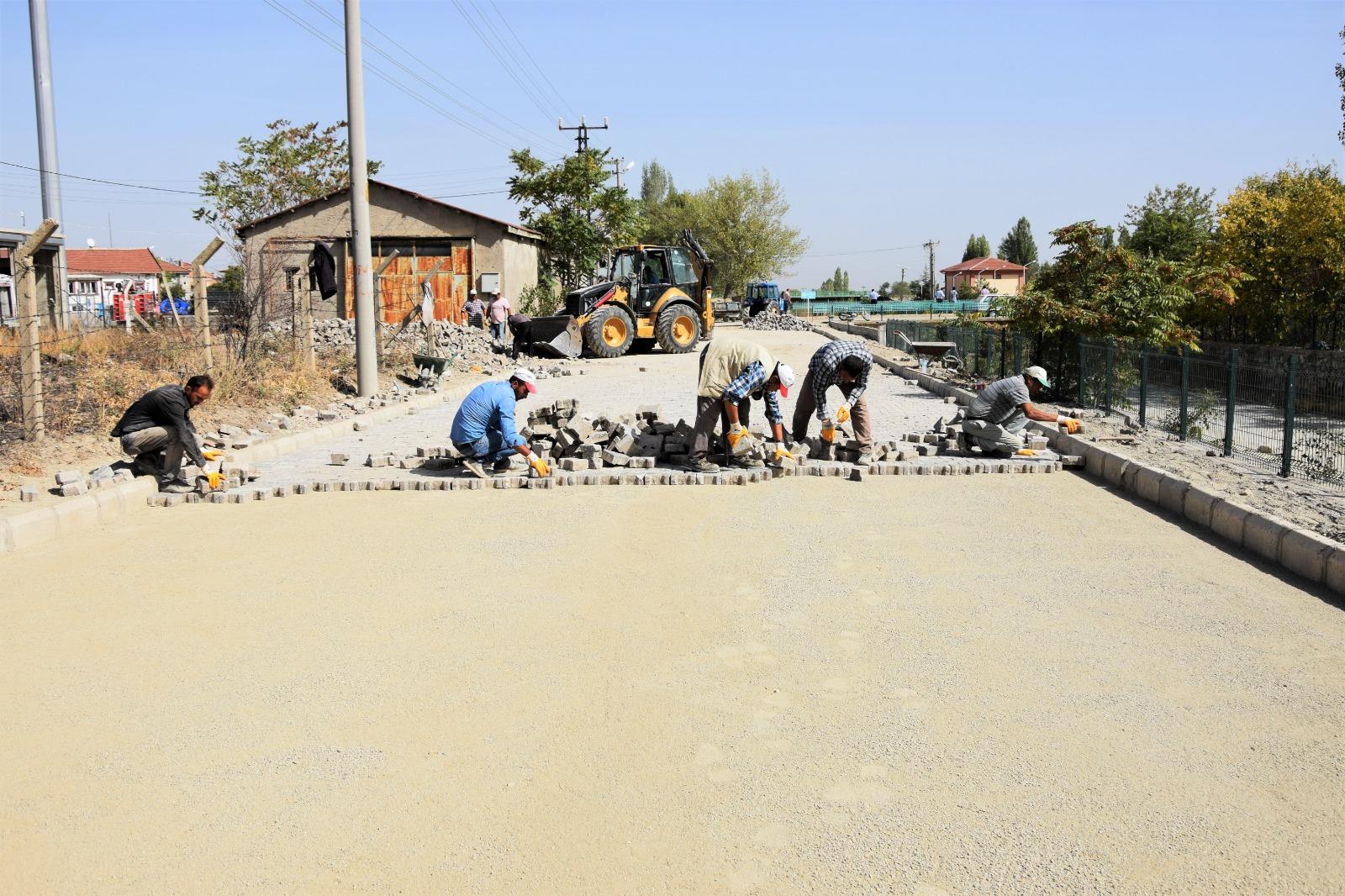 Çay'da Köprübaşı Mahallesinde Yol Yenileme Çalışmaları