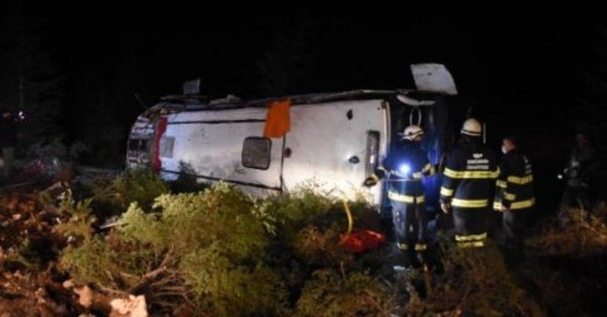Yolcu otobüsü kaza yaptı: 3  yaralı