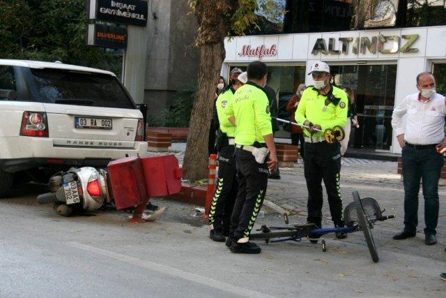 Afyon'da Motosiklet sürücüsü önüne ne çıktıysa çarptı