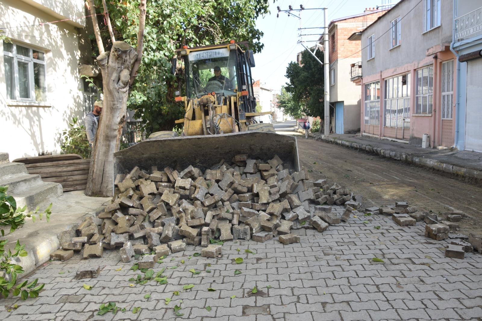 Çay'da yol calışmaları