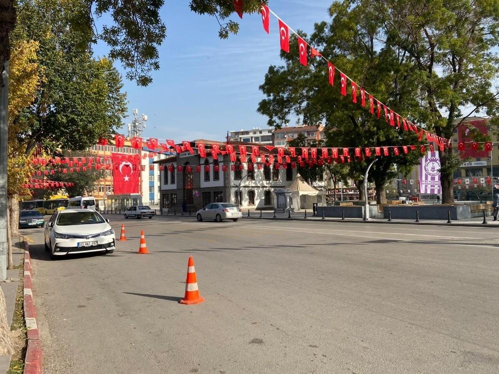 Afyonkarahisar Türk bayraklarıyla donatıldı