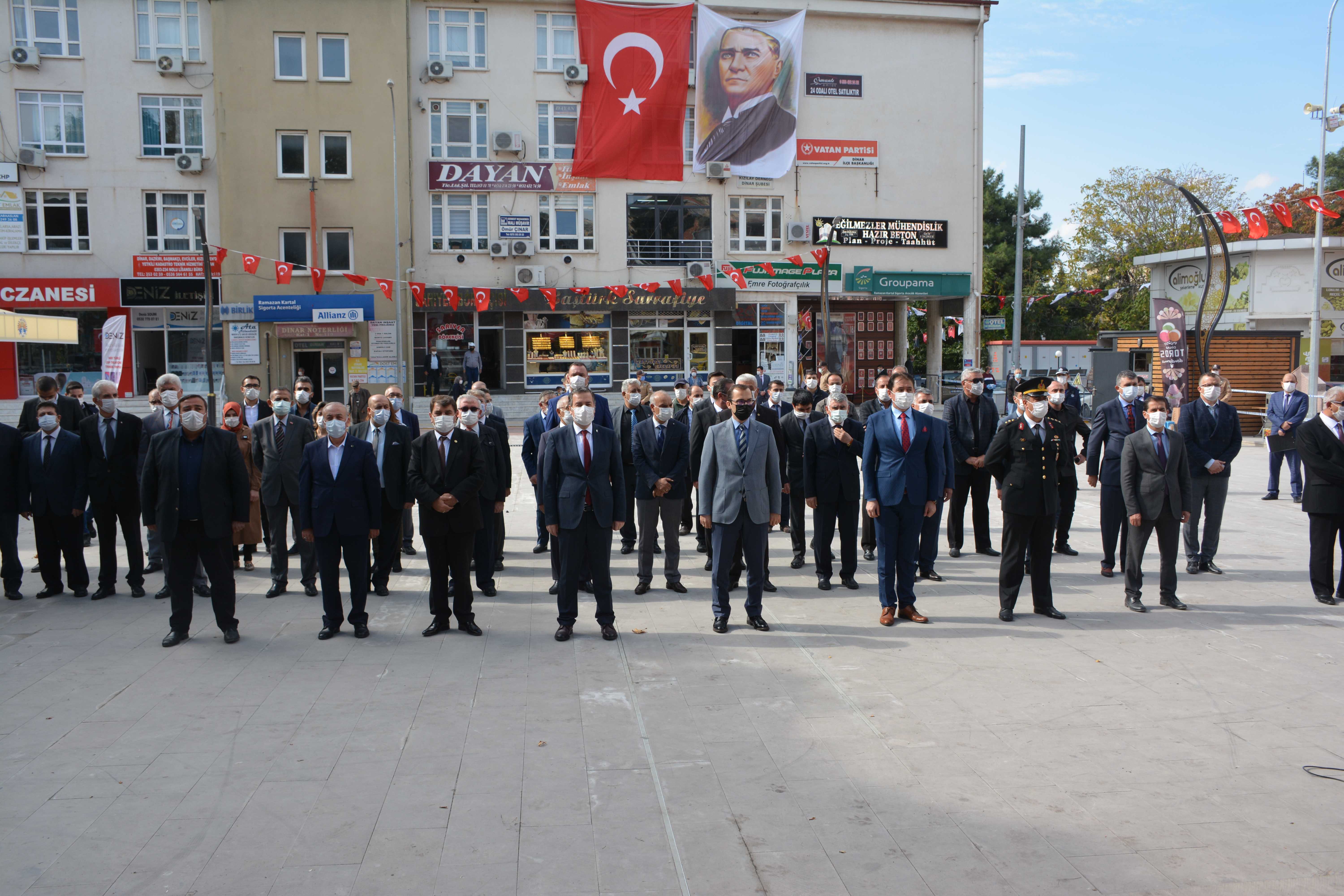 Dinar’da 29 Ekim Cumhuriyet Bayramı Çelenk Töreni