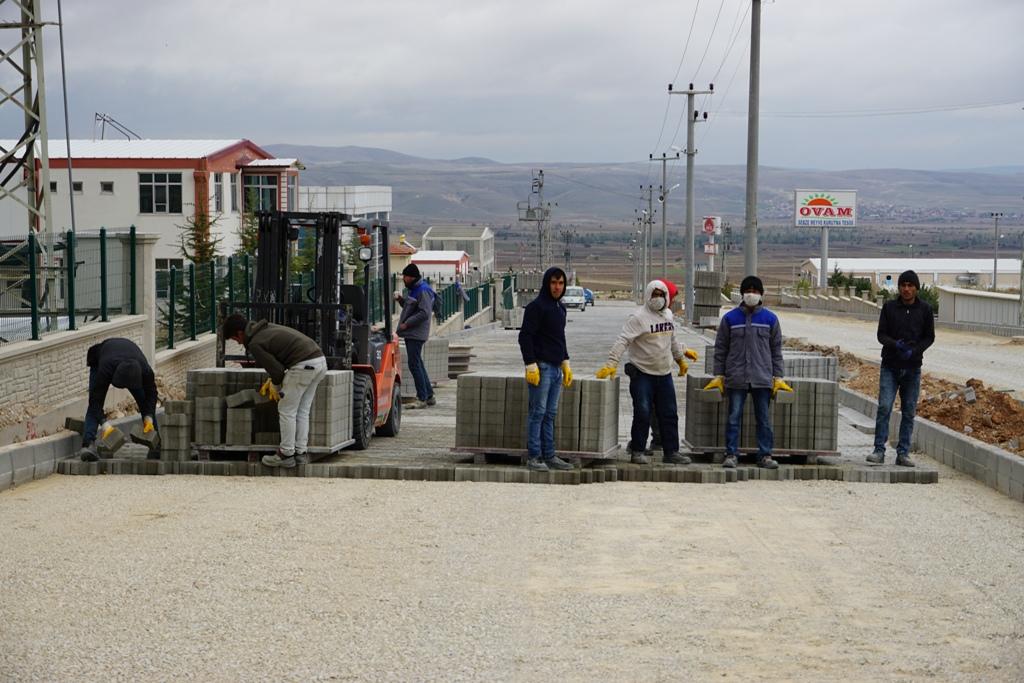 Başkan Bozkurt Şuhut OSB’de Parke Taşı Çalışmalarını İnceledi