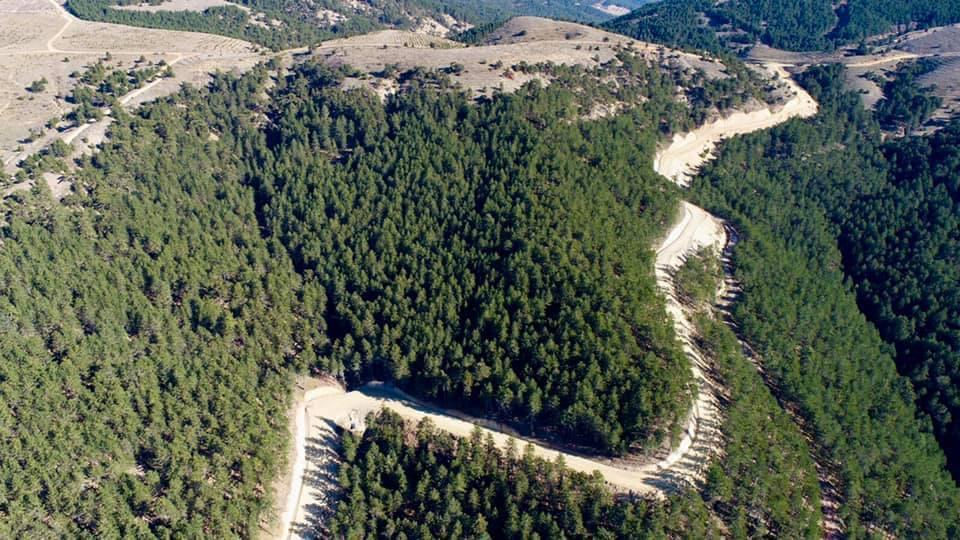 Sinanpaşa Belediyesi yol yapım çalışmaları devam ediyor