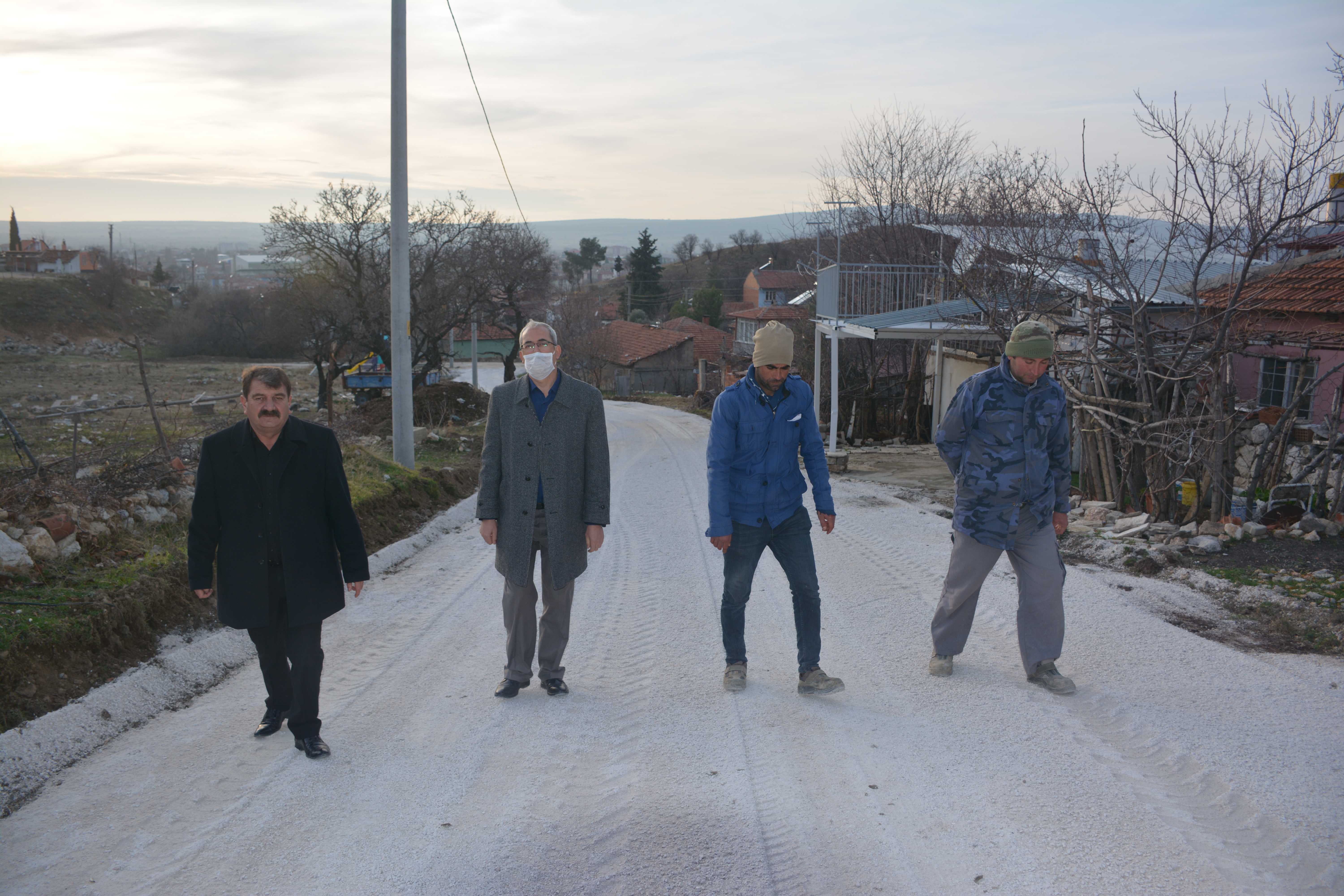 Pınarbaşı mahallesinde kilitli parke taşı döşeniyor